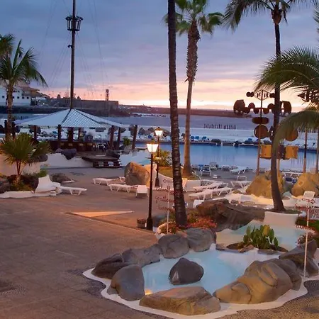 With Balcony And Pool In Playa Jardin! شقة *